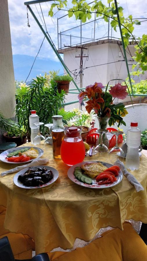 Relax Guesthouse Гирокастра Экстерьер фото